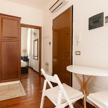 Guesthost - M5 Isola Comfy Apartmán *
