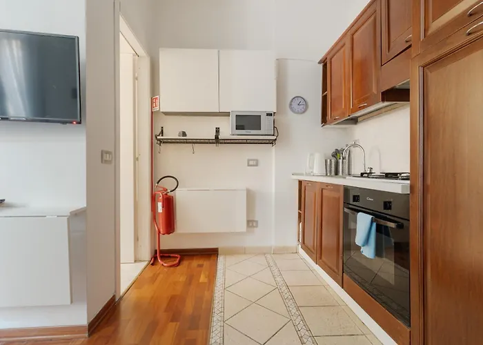 Guesthost - M5 Isola Comfy ميلان