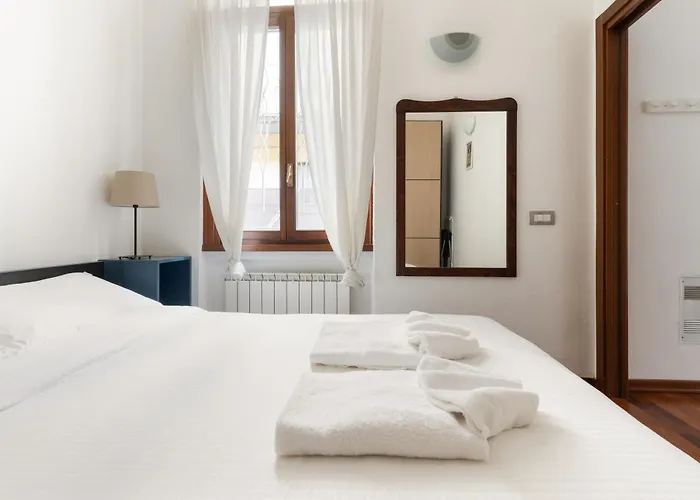 Guesthost - M5 Isola Comfy ميلان