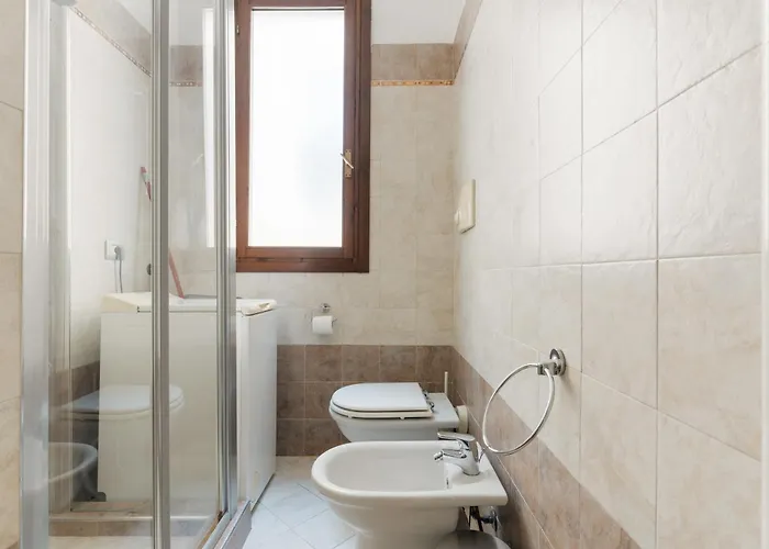 Guesthost - M5 Isola Comfy ميلان