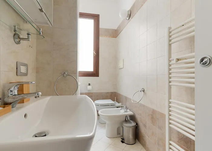 Guesthost - M5 Isola Comfy *