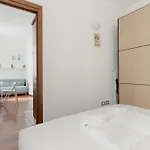Guesthost - M5 Isola Comfy Appartement *