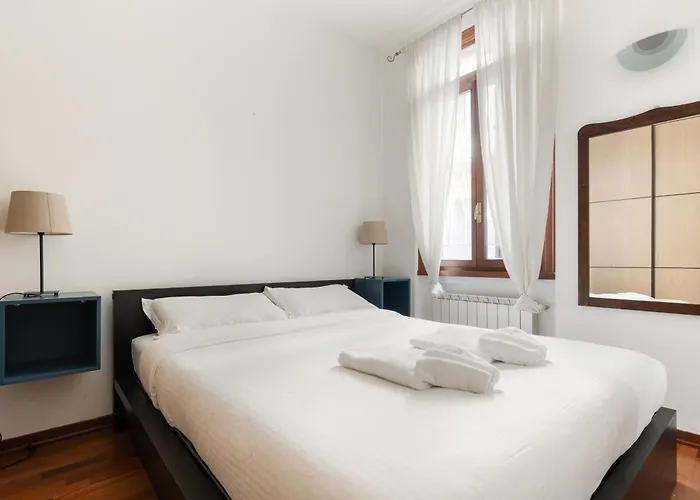 Appartamento Guesthost - M5 Isola Comfy